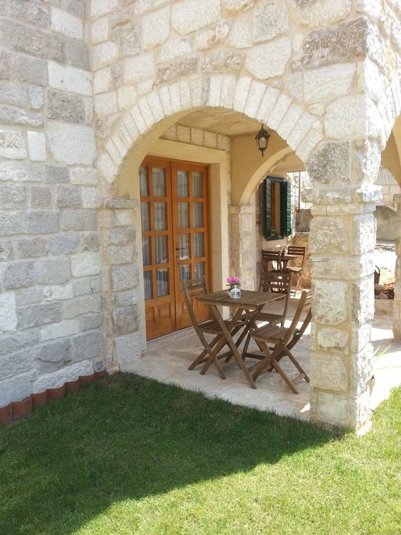 Dvori Svetog Mihaela Apartamento Šibenik Quarto foto