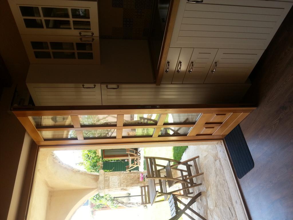Dvori Svetog Mihaela Apartamento Šibenik Quarto foto