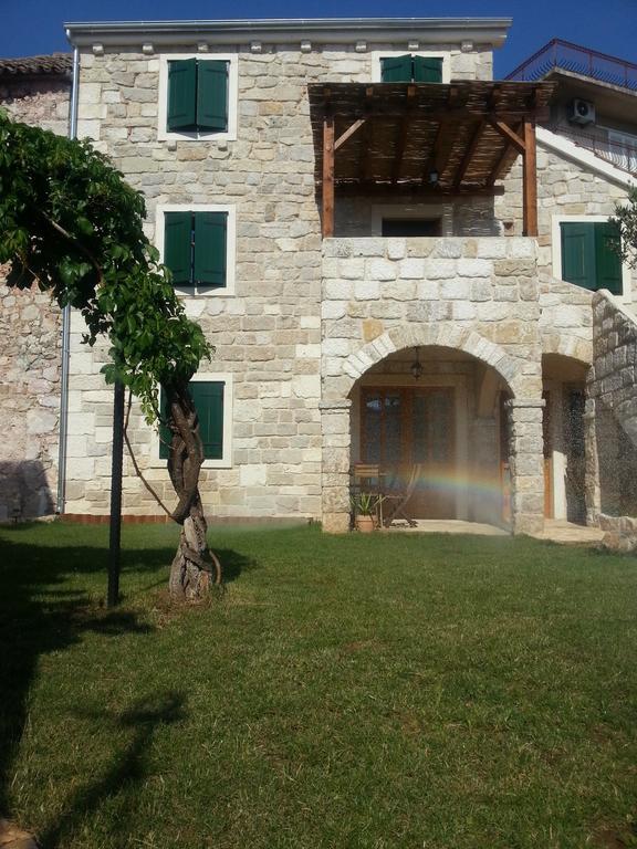 Dvori Svetog Mihaela Apartamento Šibenik Quarto foto