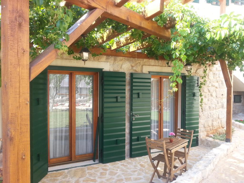 Dvori Svetog Mihaela Apartamento Šibenik Quarto foto