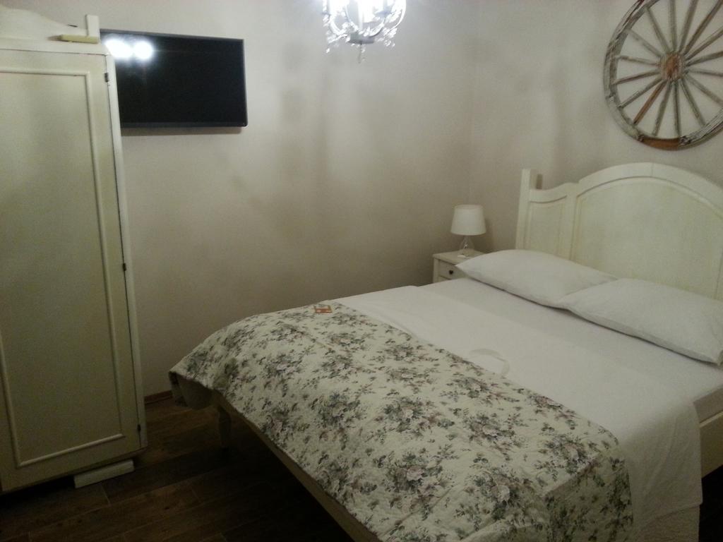 Dvori Svetog Mihaela Apartamento Šibenik Quarto foto