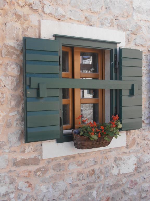 Dvori Svetog Mihaela Apartamento Šibenik Quarto foto