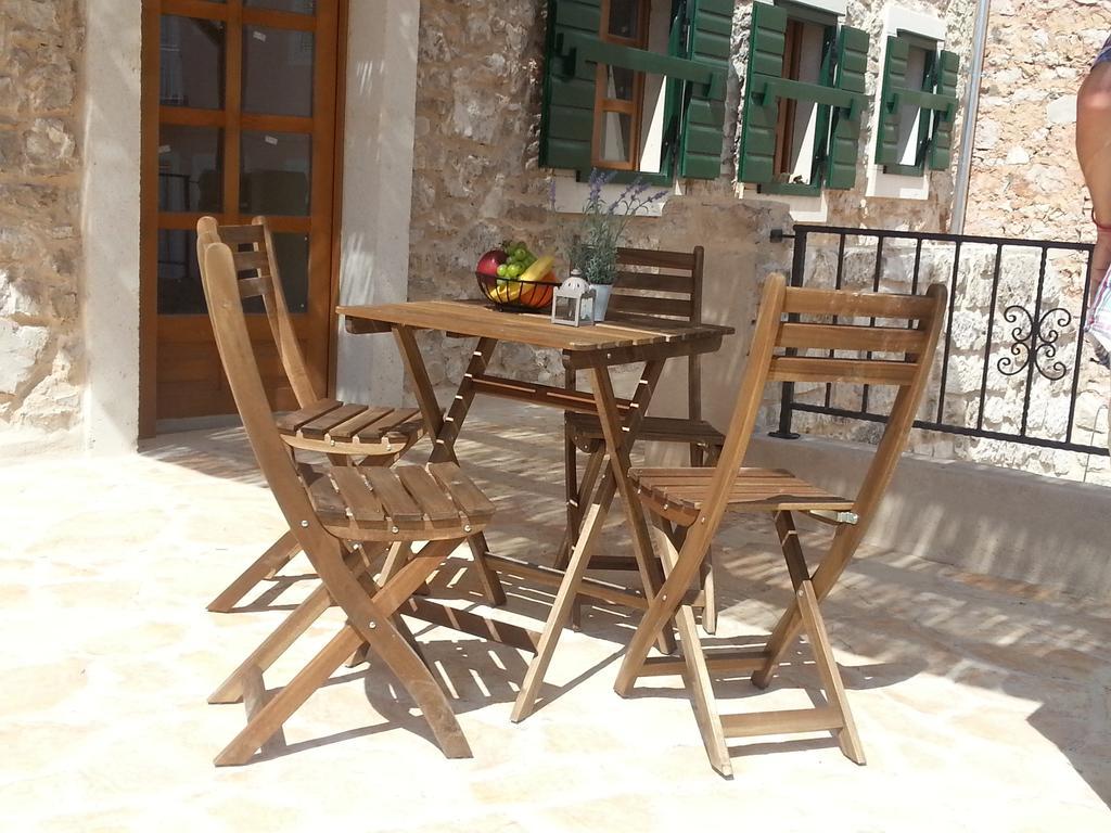 Dvori Svetog Mihaela Apartamento Šibenik Quarto foto