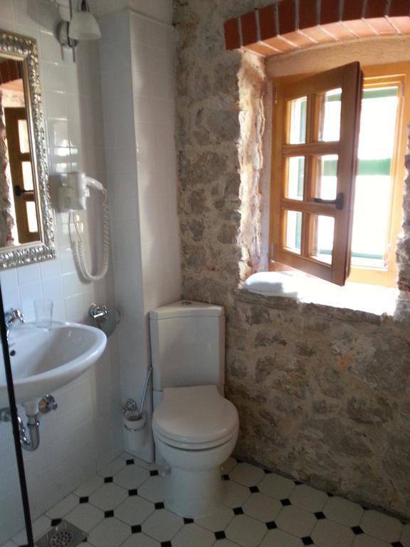 Dvori Svetog Mihaela Apartamento Šibenik Quarto foto