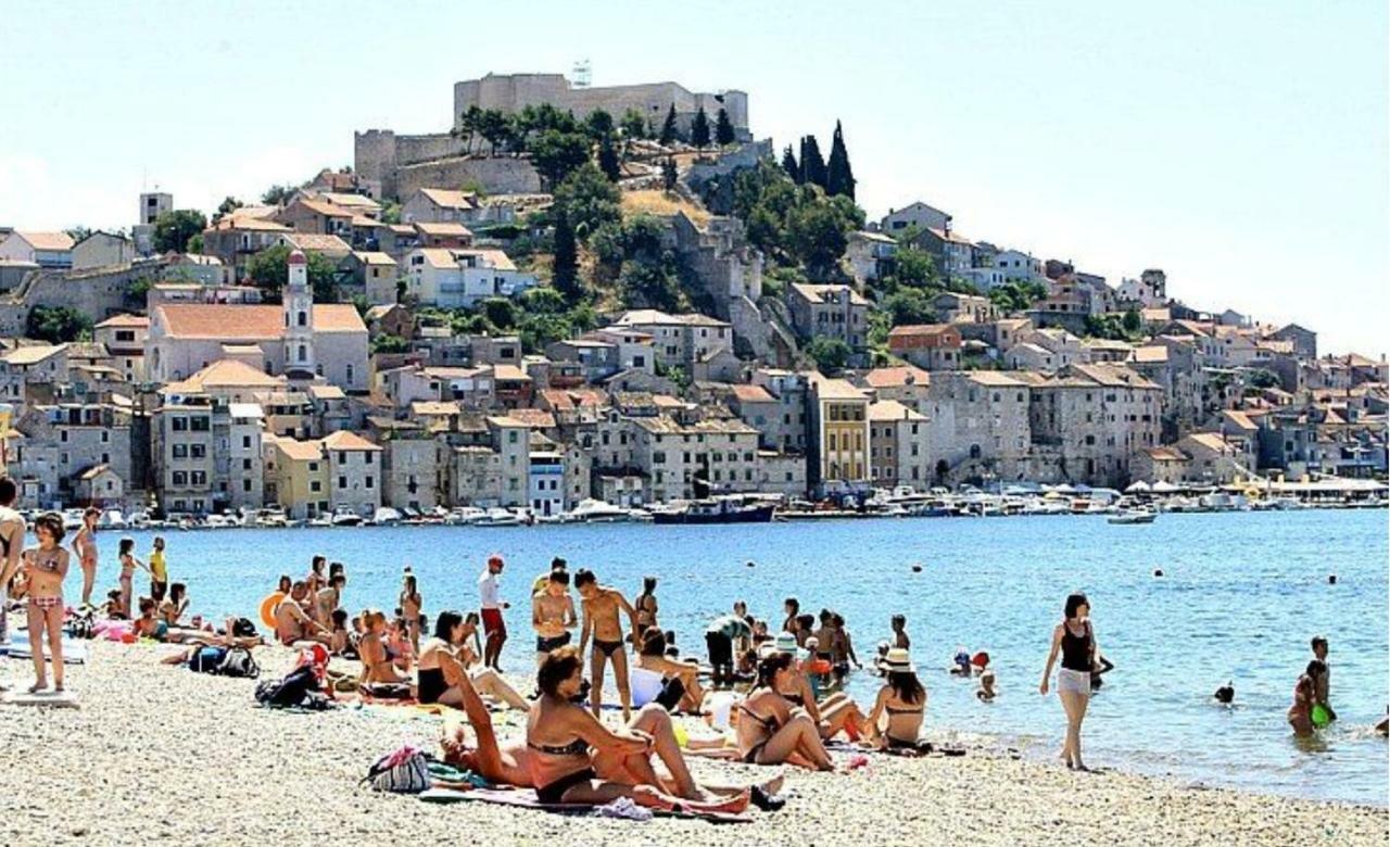 Dvori Svetog Mihaela Apartamento Šibenik Exterior foto