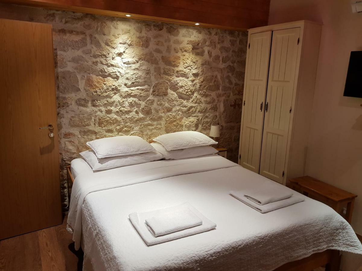 Dvori Svetog Mihaela Apartamento Šibenik Exterior foto