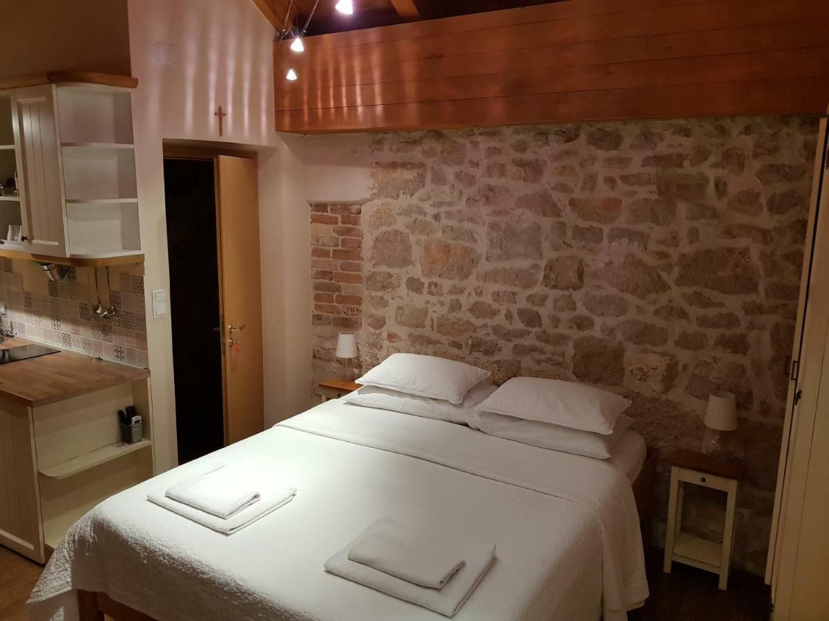 Dvori Svetog Mihaela Apartamento Šibenik Exterior foto