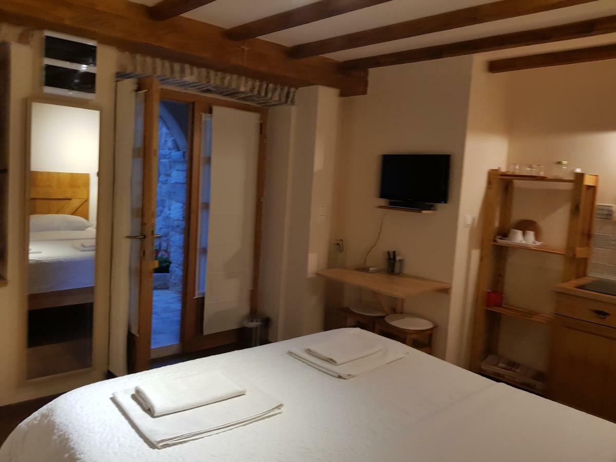 Dvori Svetog Mihaela Apartamento Šibenik Exterior foto