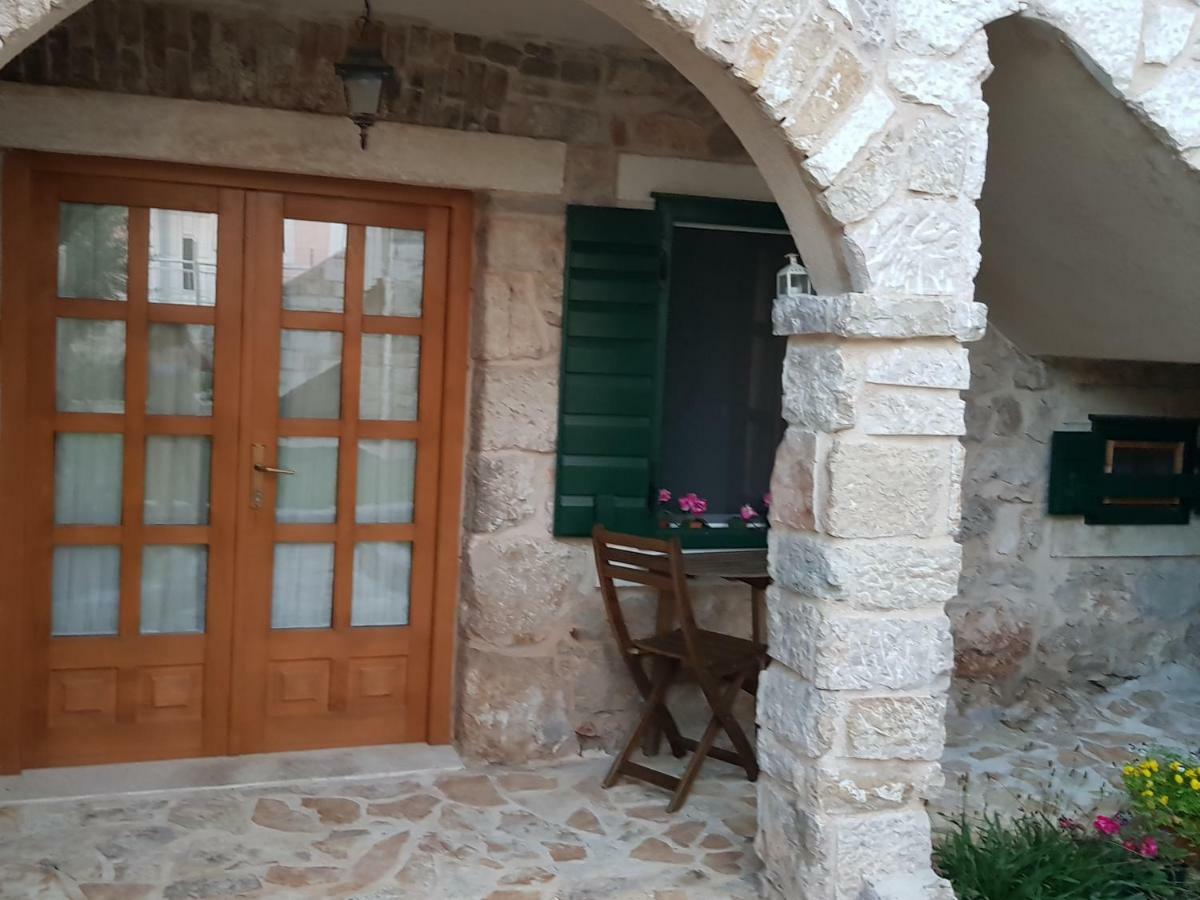 Dvori Svetog Mihaela Apartamento Šibenik Exterior foto