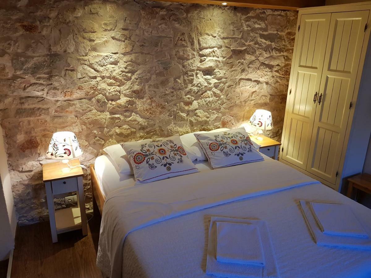 Dvori Svetog Mihaela Apartamento Šibenik Exterior foto