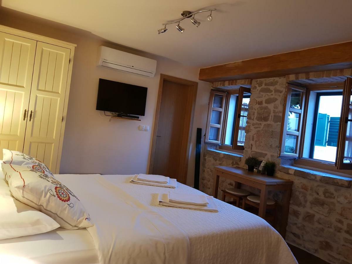 Dvori Svetog Mihaela Apartamento Šibenik Exterior foto