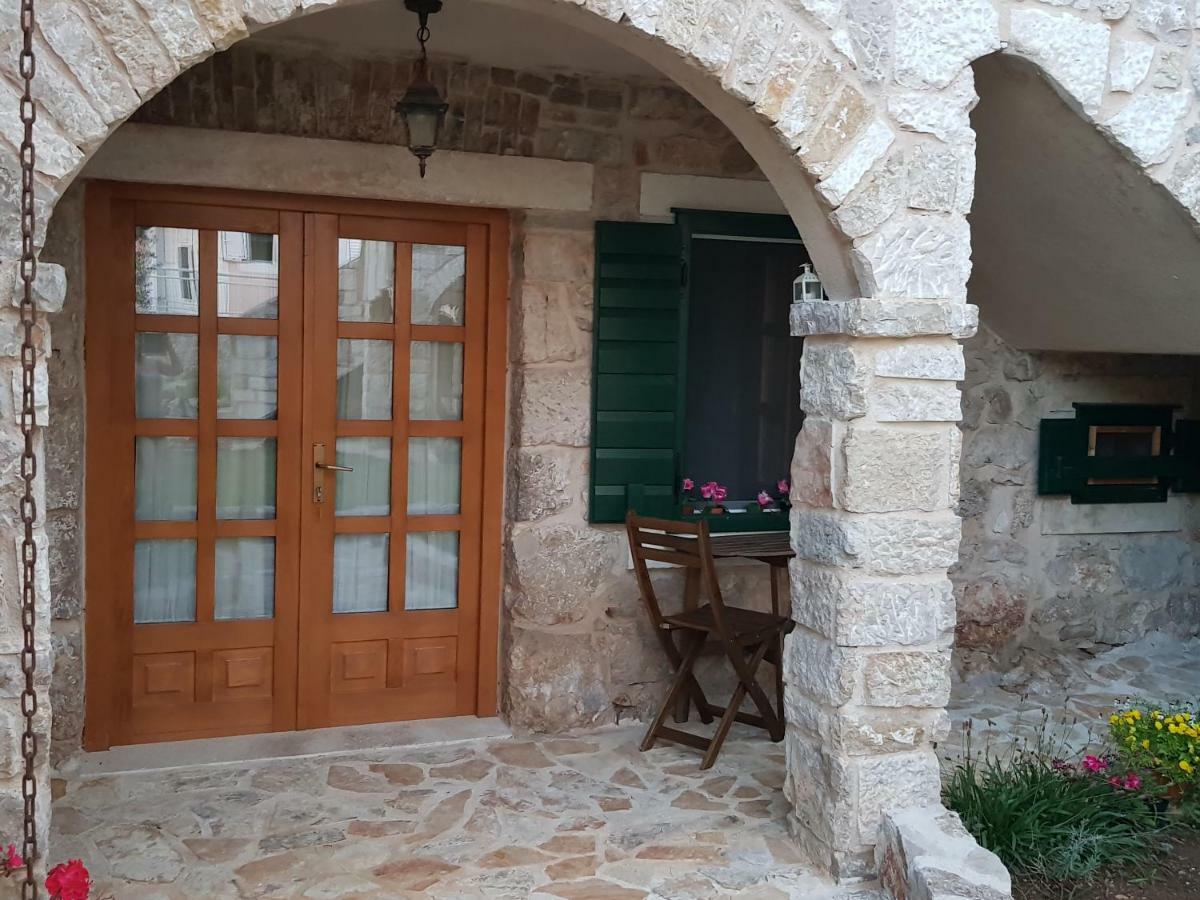 Dvori Svetog Mihaela Apartamento Šibenik Exterior foto