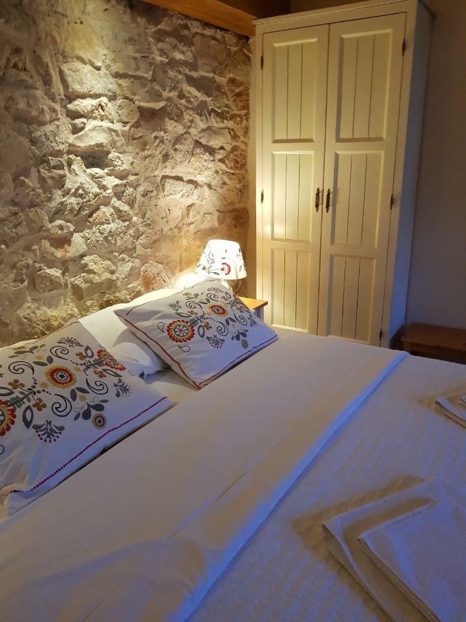 Dvori Svetog Mihaela Apartamento Šibenik Exterior foto